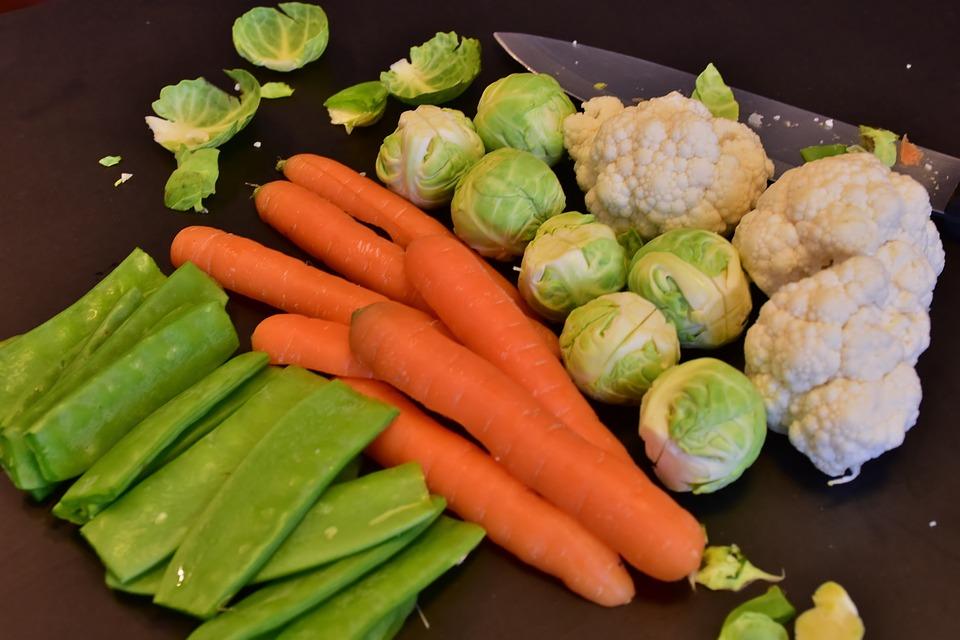 Джерелами харчових волокон є овочі, зелень, ягоди і фрукти