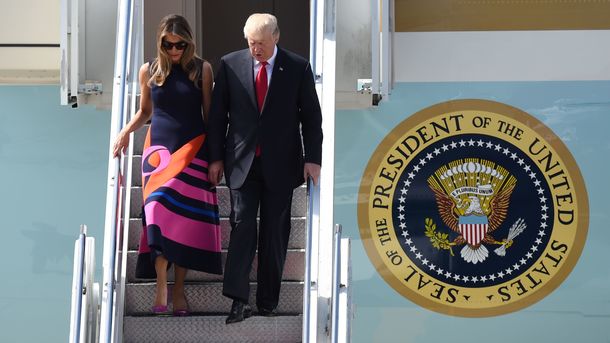 7 липня 2017, 00:56 Переглядів:   Дональд Трамп з дружиною прибули до Гамбурга, фото AFP