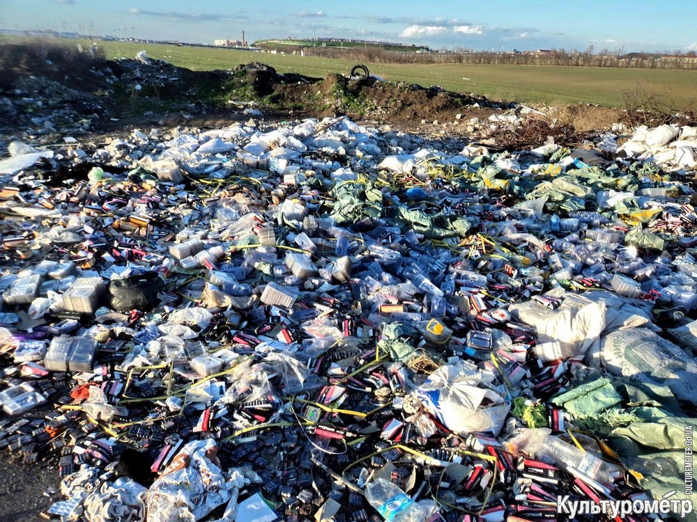 Згідно з дослідженнями, кожна батарейка (будь то пальчикова або мізинчикові) забруднює близько 20 квадратних метрів землі або 400 літрів води важкими металами